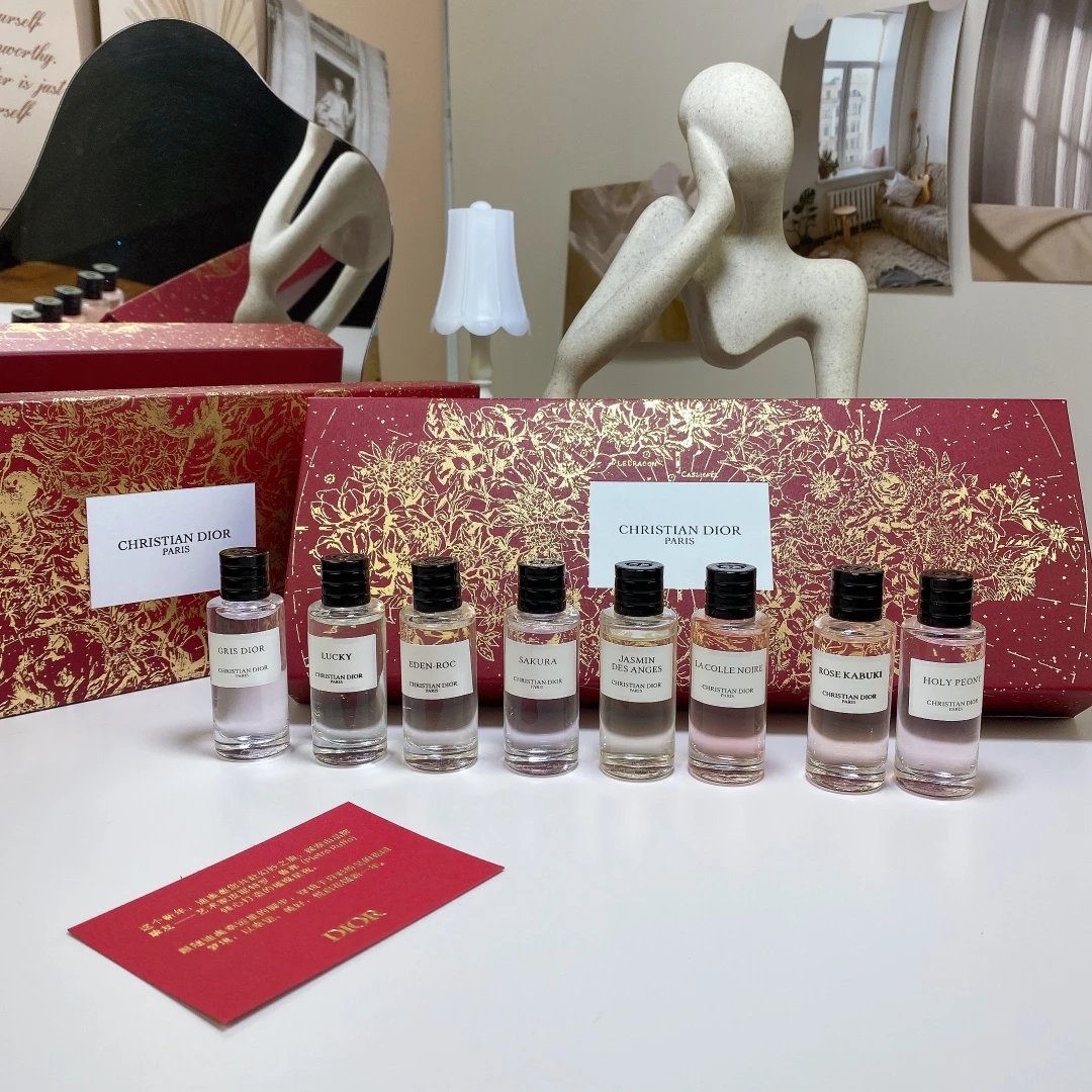 Dior Eau de Parfum Miniature Set - 8 x 7.5ml