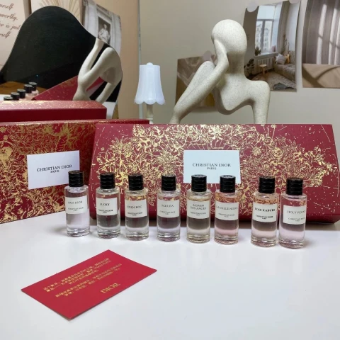 Dior Eau de Parfum Miniature Set - 8 x 7.5ml