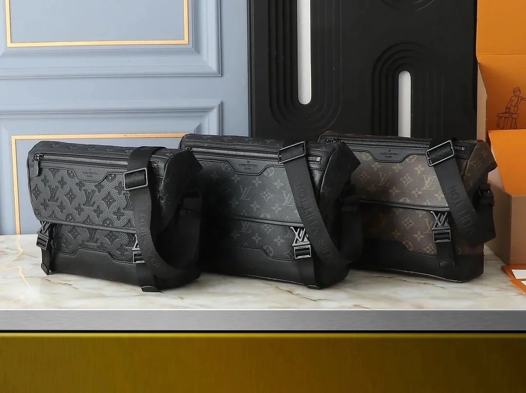 Louis Vuitton SPEEDY BANDOULI RE 20 Crossbody Bag