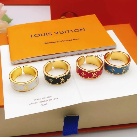 Louis Vuitton Monogram World Tour Ring