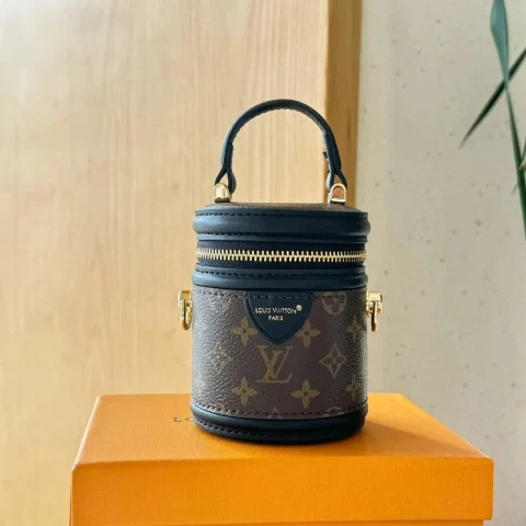 Louis Vuitton Mini Bo te Chapeau Crossbody Bag