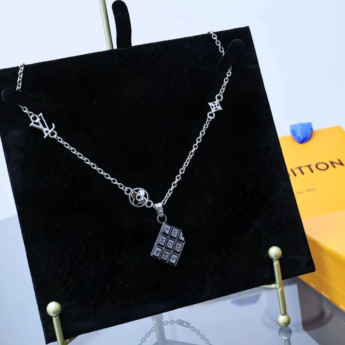 Louis Vuitton Chocolat Necklace