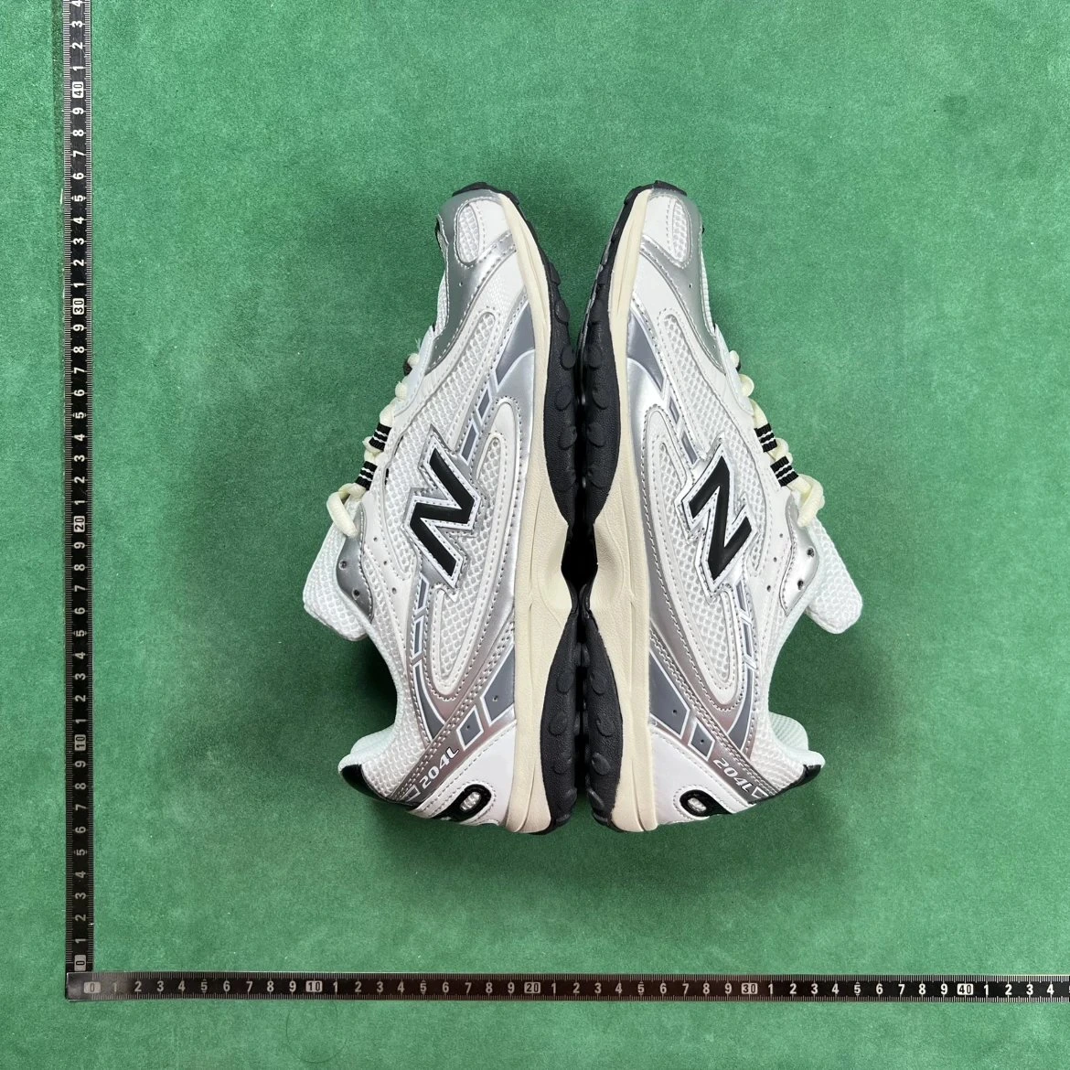 New Balance 204L Sneakers
