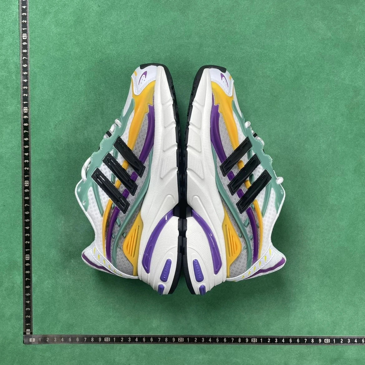 Adidas Ozweego Sneakers