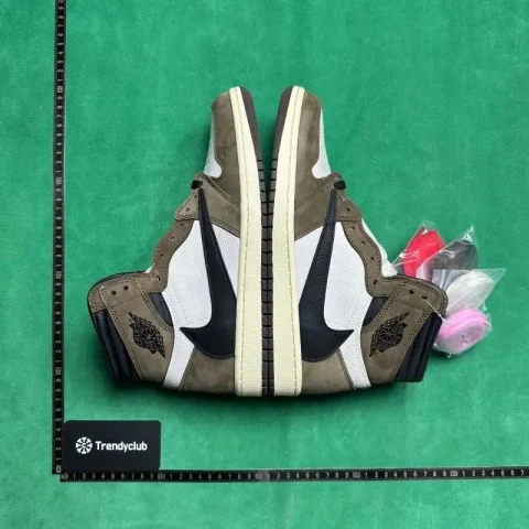 Nike Air Jordan 1 High OG High-Top Sneakers